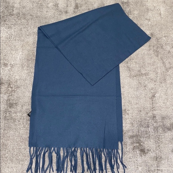 H&M wool collection. Scarf - Picture 1 of 3